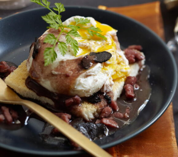 Maman's Poached Eggs in Red Wine Sauce