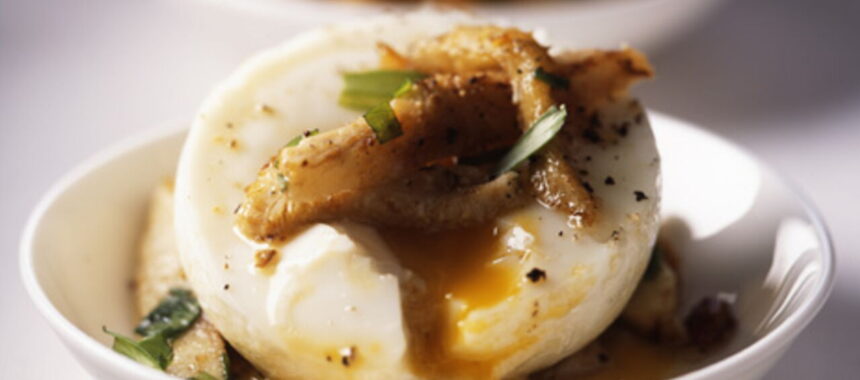 Poached Eggs with Artichokes