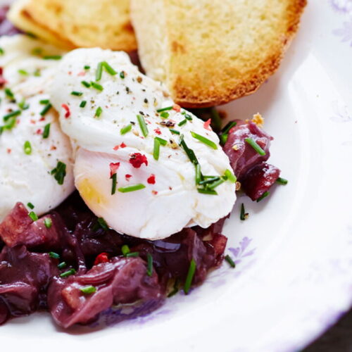 Poached Eggs and Shallots in Meurette Sauce