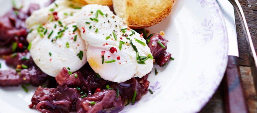 Poached Eggs and Shallots in Meurette Sauce