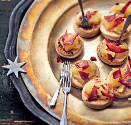 White Sausage Canapés with Bacon and Apple