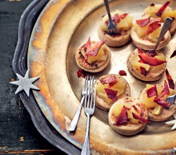 White Sausage Canapés with Bacon and Apple