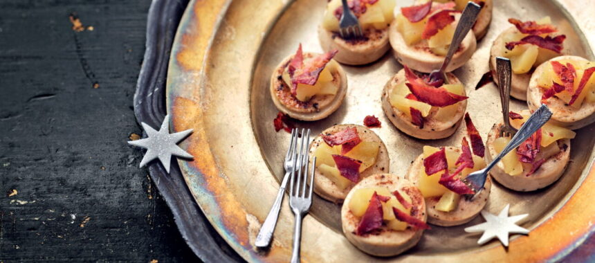 White Sausage Canapés with Bacon and Apple